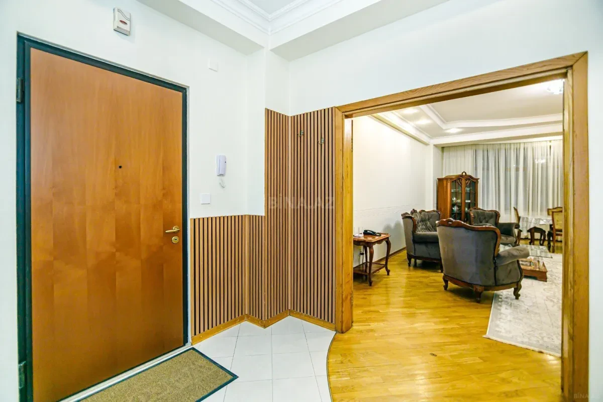 Kirayə verilir 3 otaqlı mənzil 150 m²