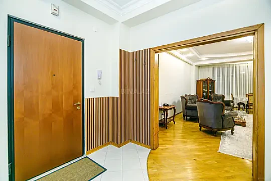 Kirayə verilir 3 otaqlı mənzil 150 m²