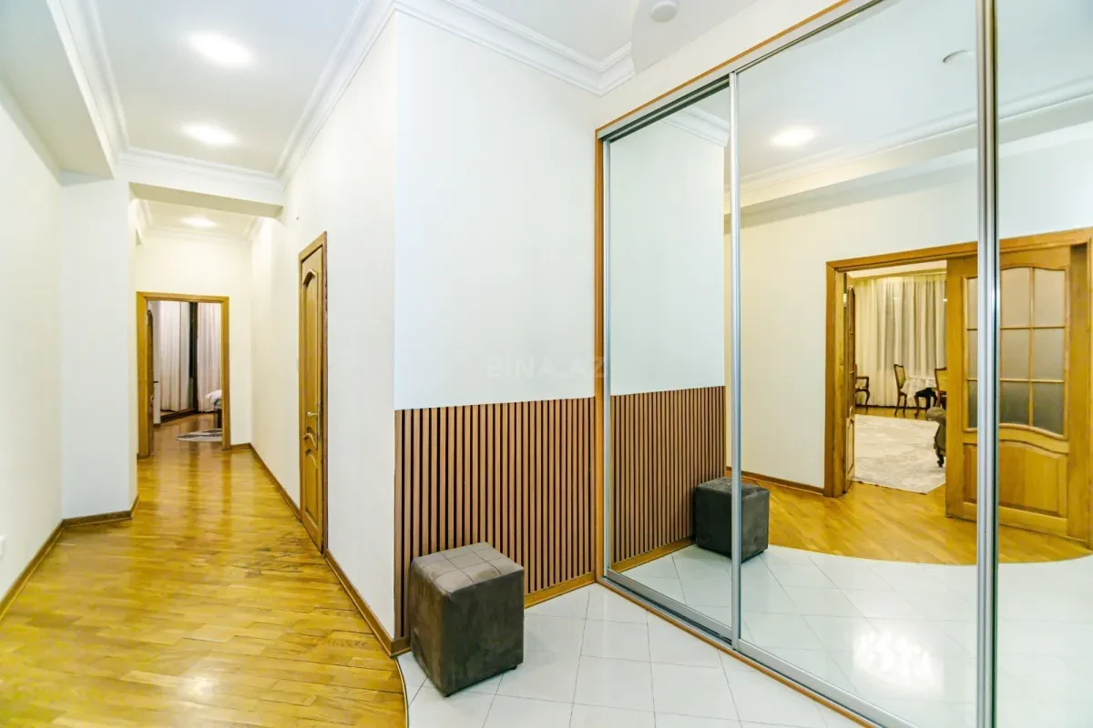 Kirayə verilir 3 otaqlı mənzil 150 m²