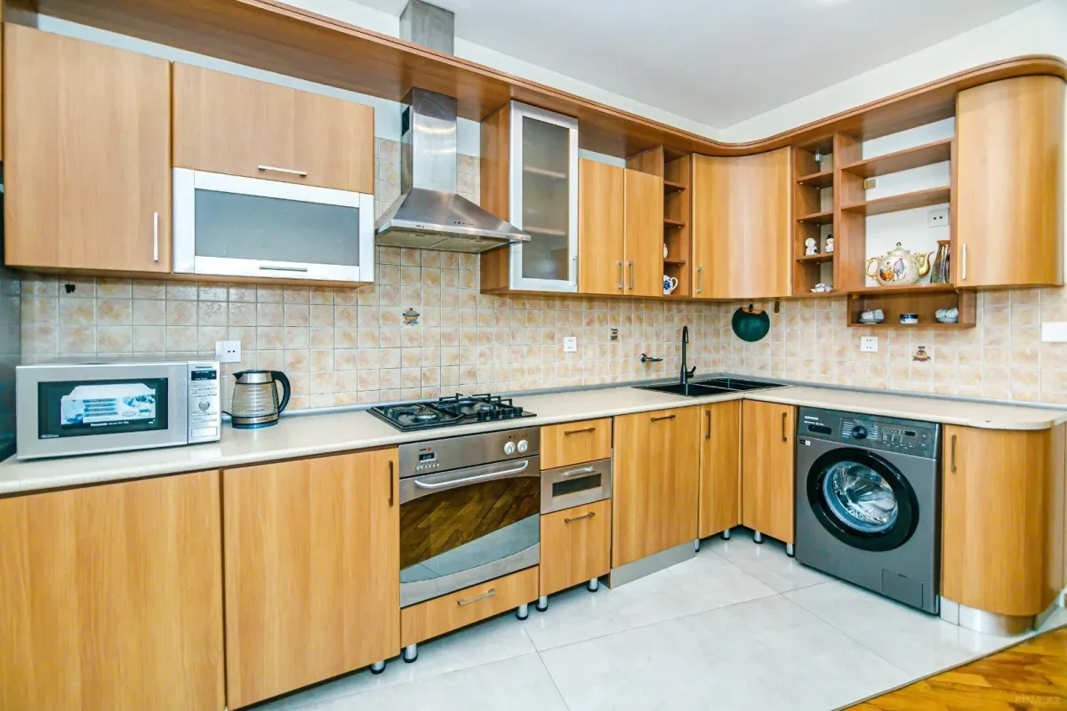 Kirayə verilir 3 otaqlı mənzil 150 m²