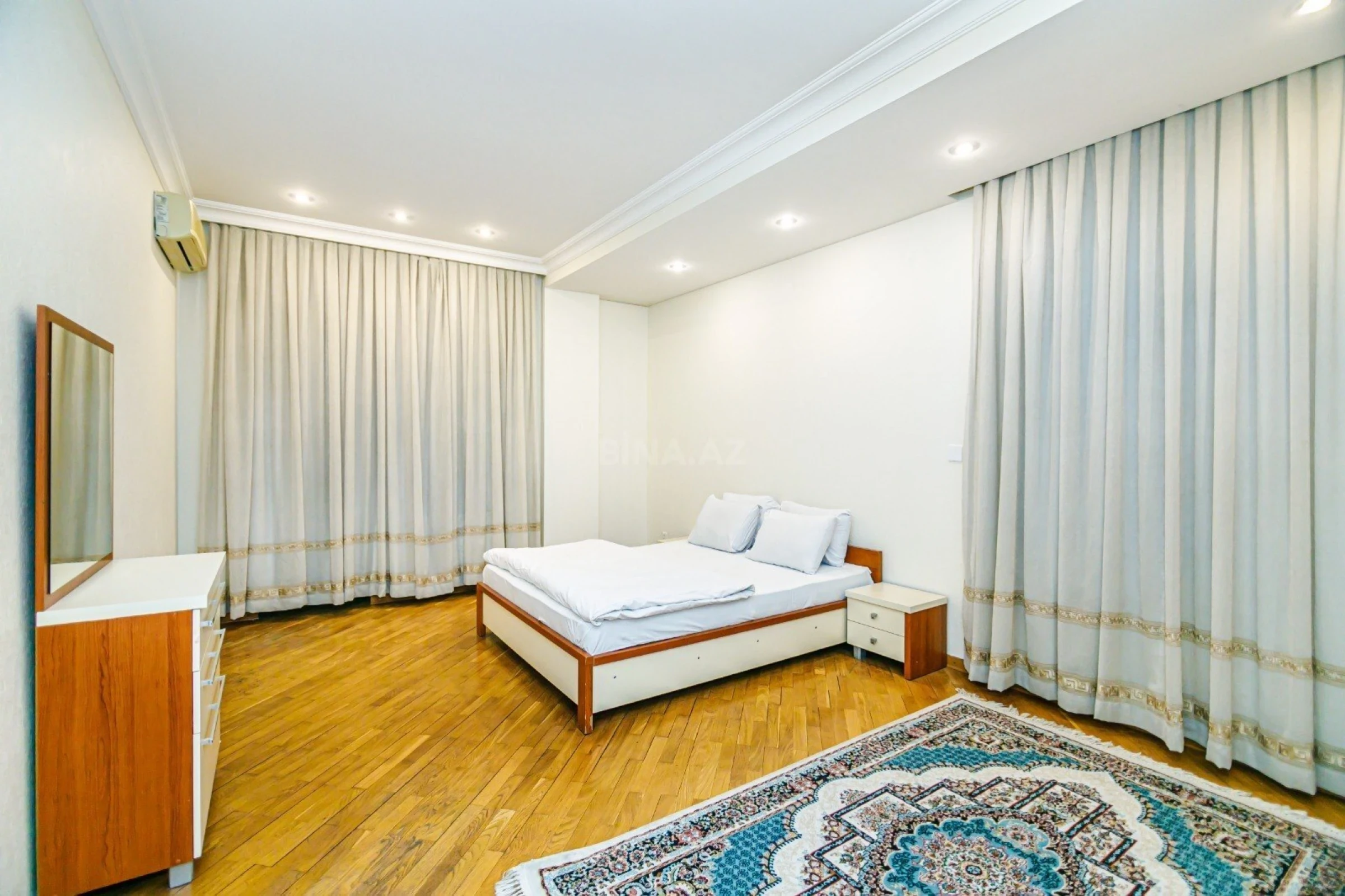 Kirayə verilir 3 otaqlı mənzil 150 m²
