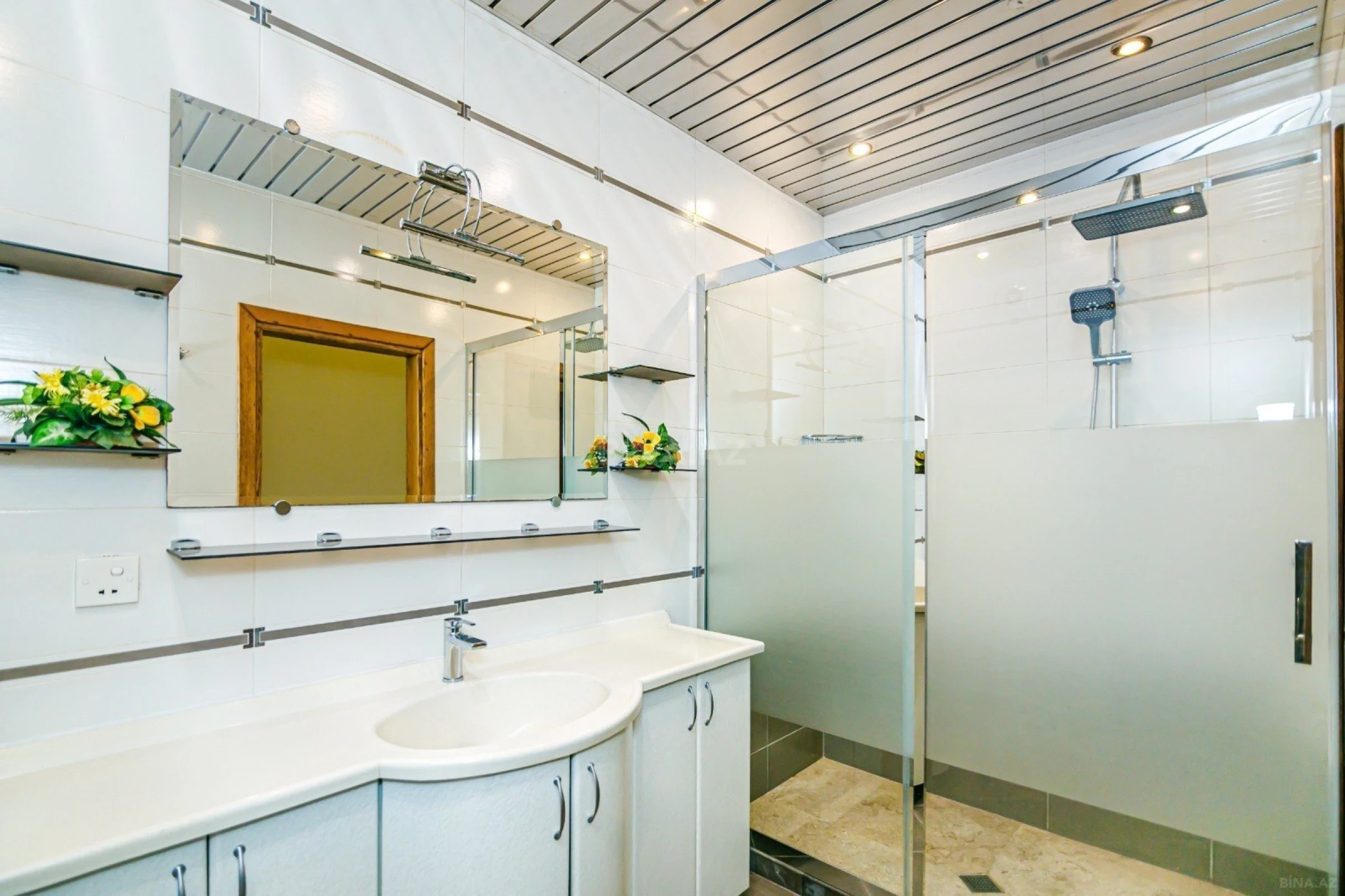 Kirayə verilir 3 otaqlı mənzil 150 m²
