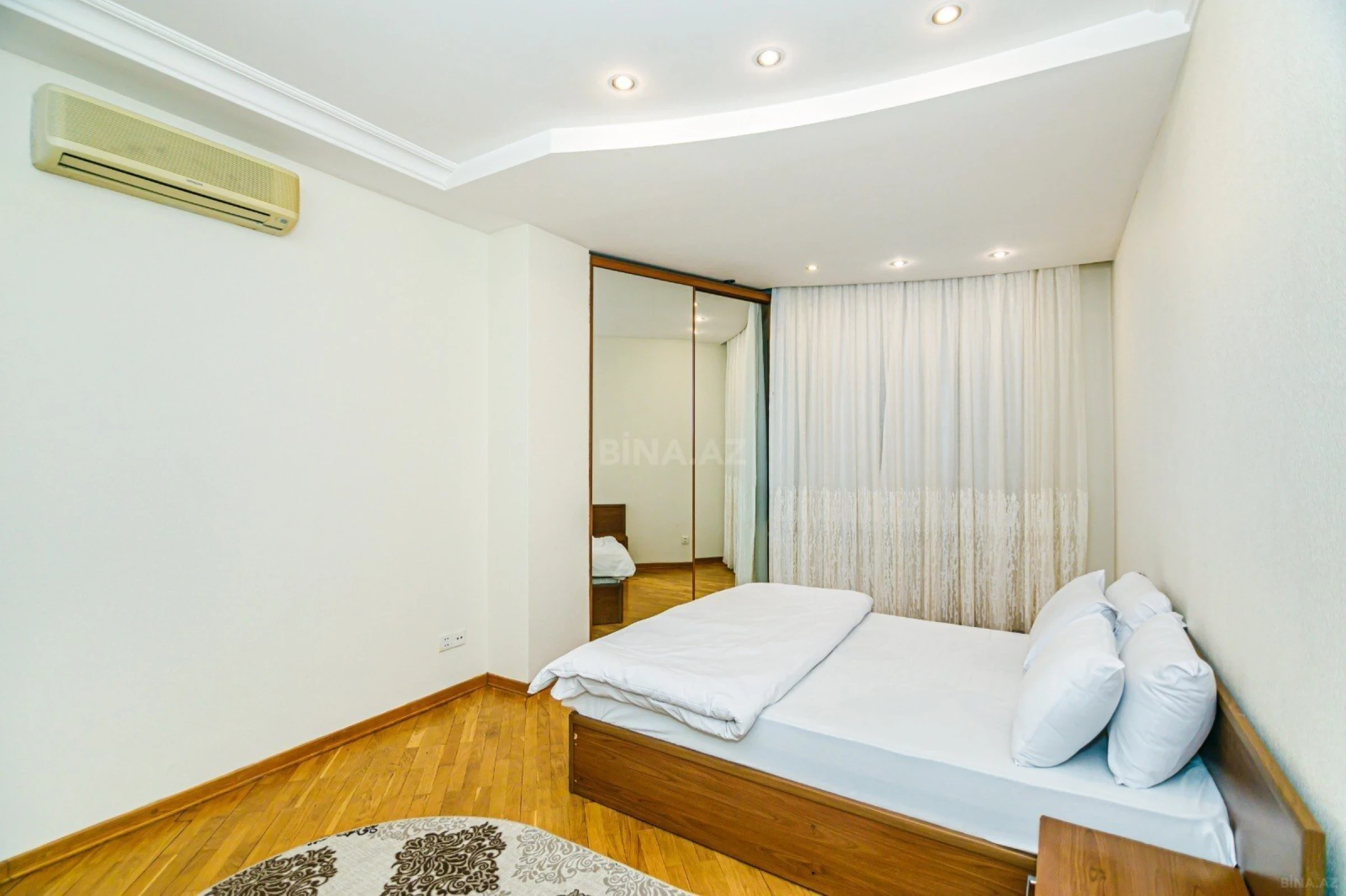 Kirayə verilir 3 otaqlı mənzil 150 m²