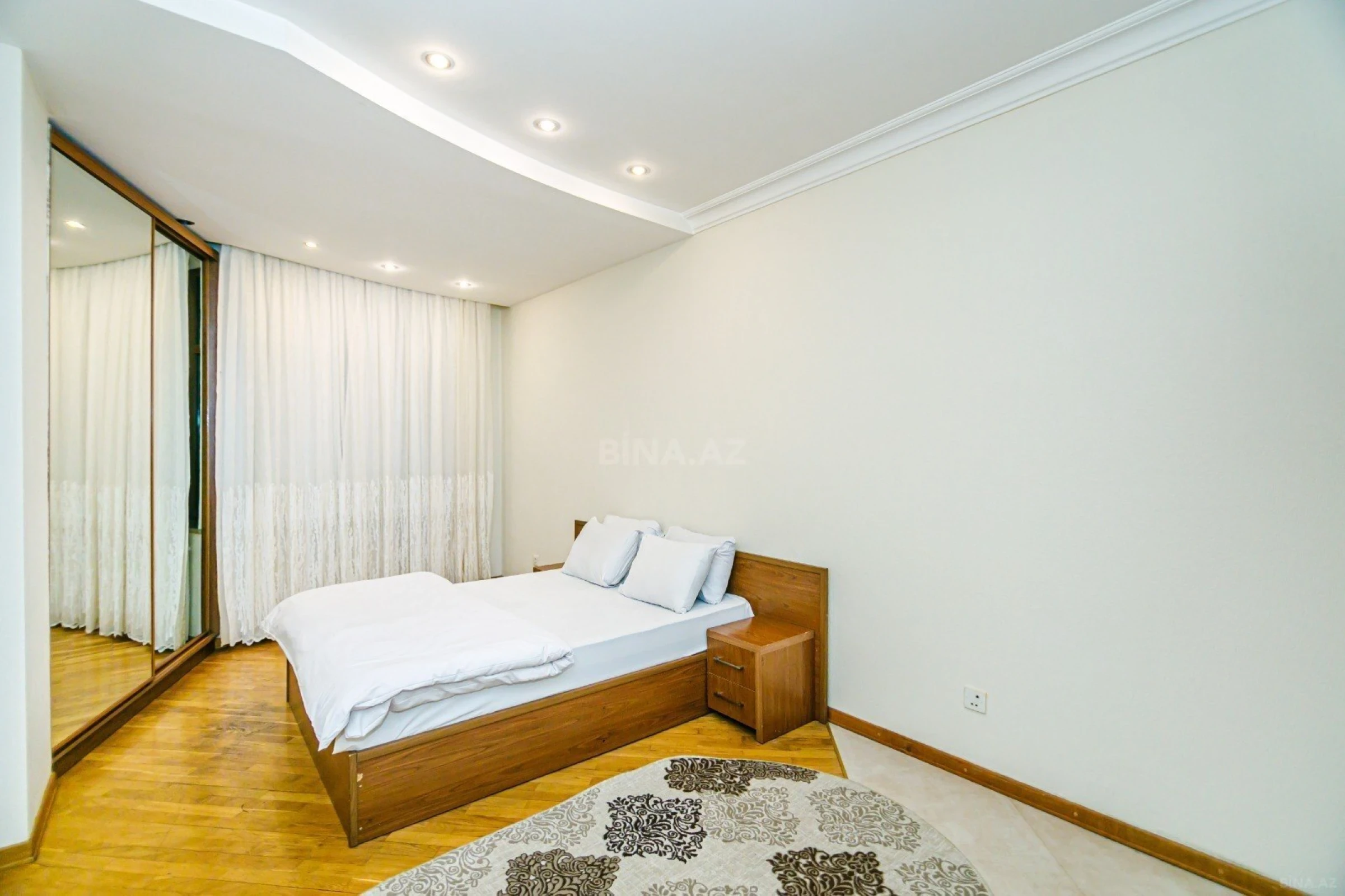 Kirayə verilir 3 otaqlı mənzil 150 m²
