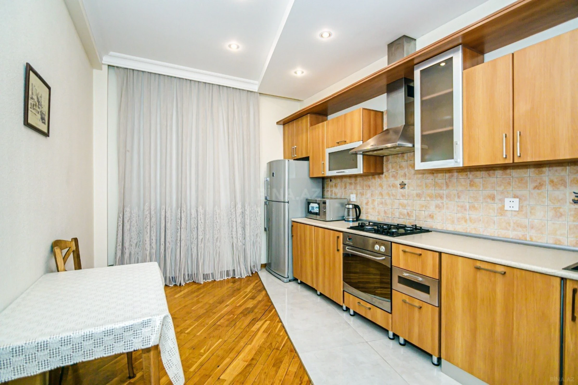 Kirayə verilir 3 otaqlı mənzil 150 m²