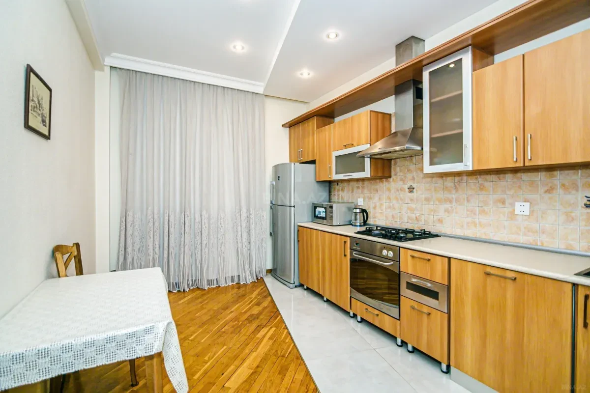 Kirayə verilir 3 otaqlı mənzil 150 m²