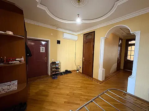 Kirayə verilir 4 otaqlı mənzil 120 m² — Bakı, İnşaatçılar 4 otaq 120.00 m²