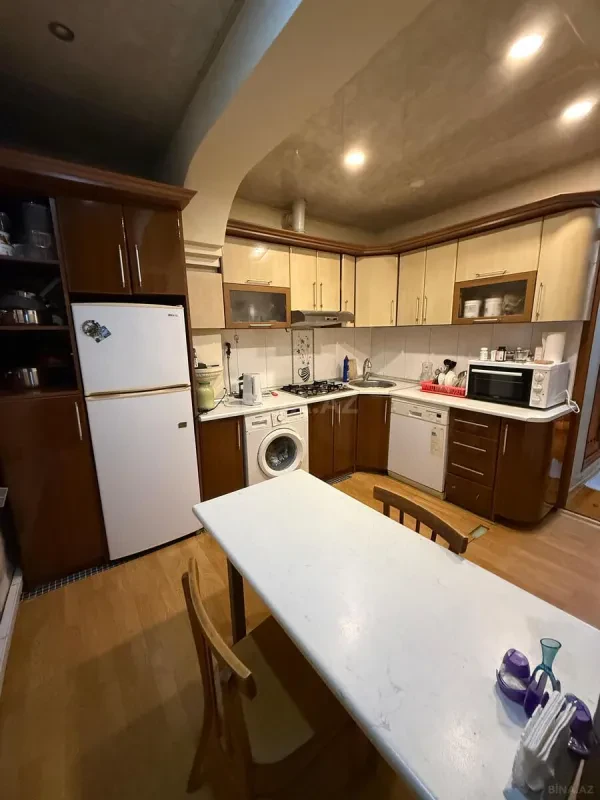 Satılır 4 otaqlı mənzil 101 m²