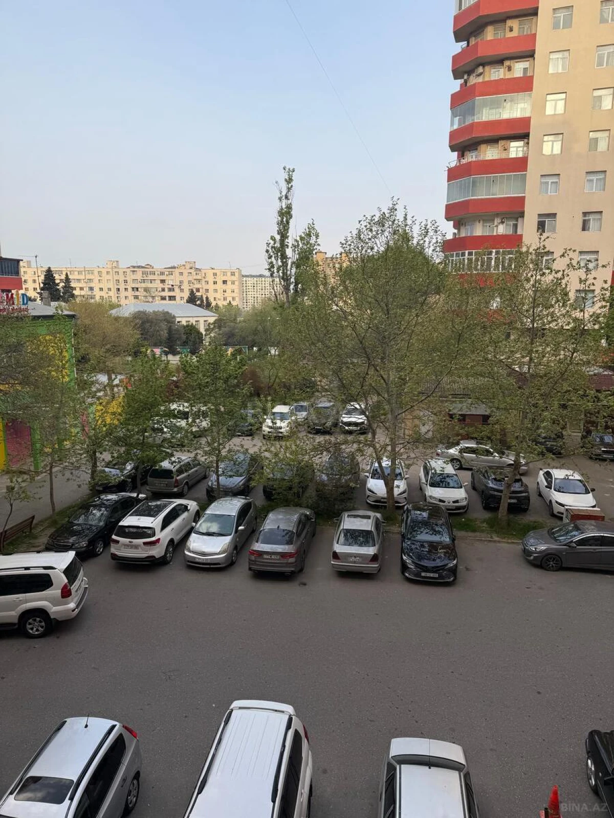 Satılır 4 otaqlı mənzil 101 m²