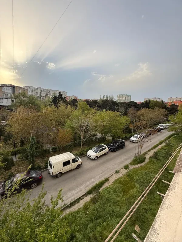 Satılır 4 otaqlı mənzil 101 m²