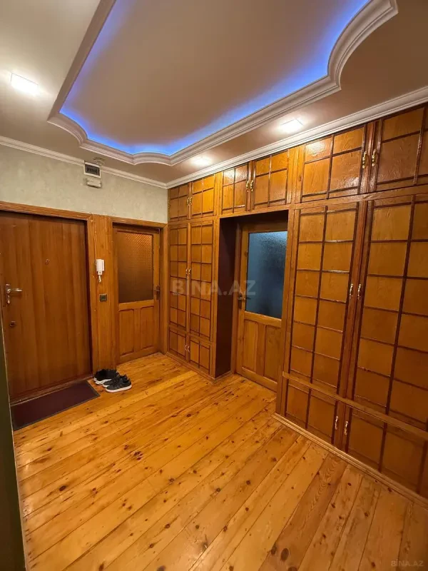 Satılır 4 otaqlı mənzil 101 m²