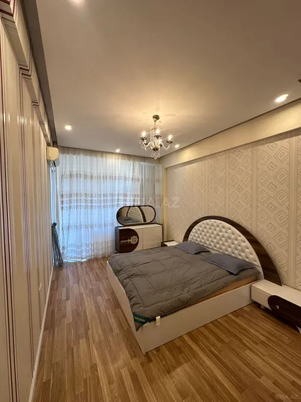 Kirayə verilir 3 otaqlı mənzil 140 m²