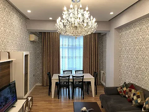 Kirayə verilir 3 otaqlı mənzil 140 m²