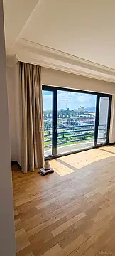 Satılır 4 otaqlı mənzil 183 m²