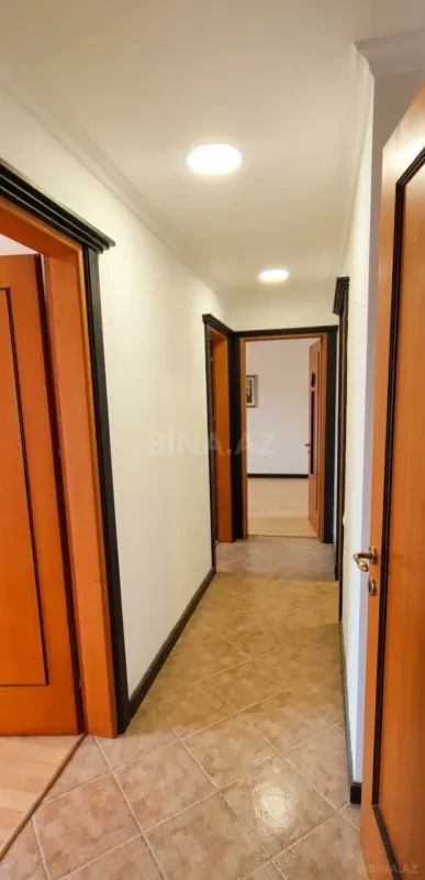 Satılır 4 otaqlı mənzil 183 m²