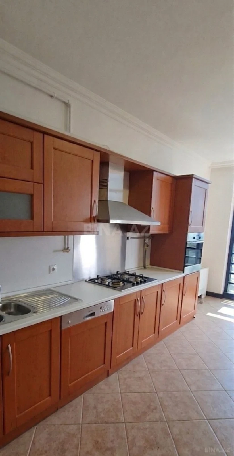 Satılır 4 otaqlı mənzil 183 m²
