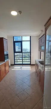 Satılır 4 otaqlı mənzil 183 m²