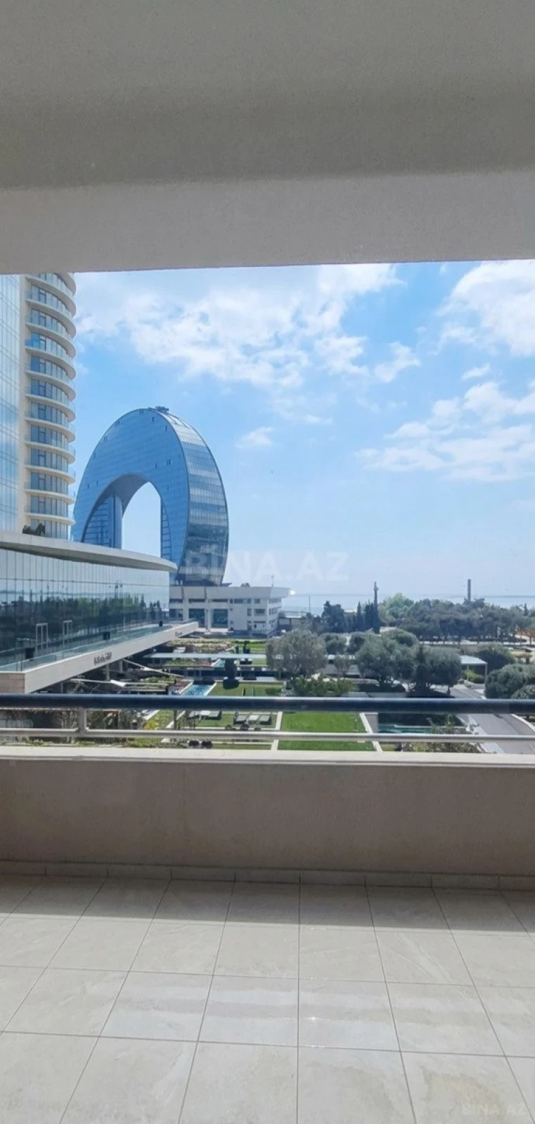 Satılır 4 otaqlı mənzil 183 m²