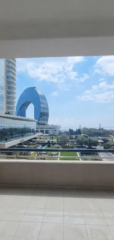 Satılır 4 otaqlı mənzil 183 m²