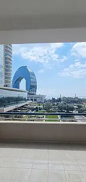 Satılır 4 otaqlı mənzil 183 m²