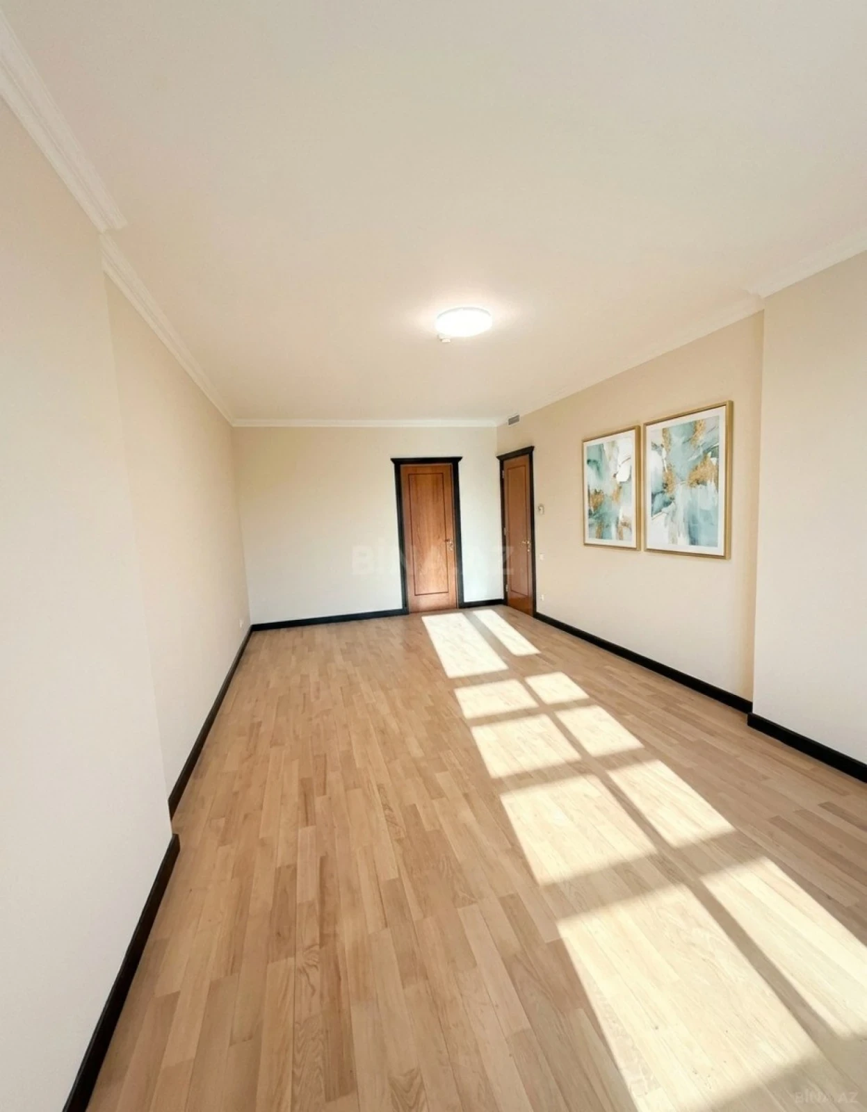 Satılır 4 otaqlı mənzil 183 m²