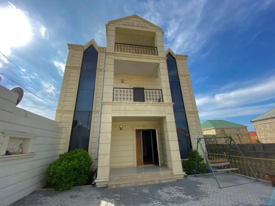 Satılır 4 otaqlı həyət evi 200 m²