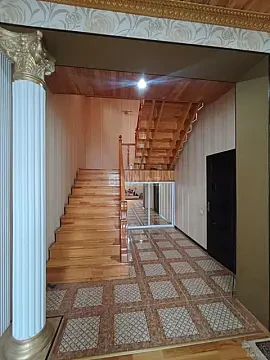 Satılır 4 otaqlı həyət evi 200 m²