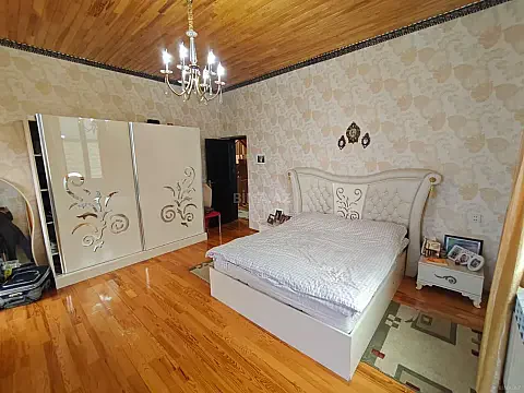 Satılır 4 otaqlı həyət evi 200 m²