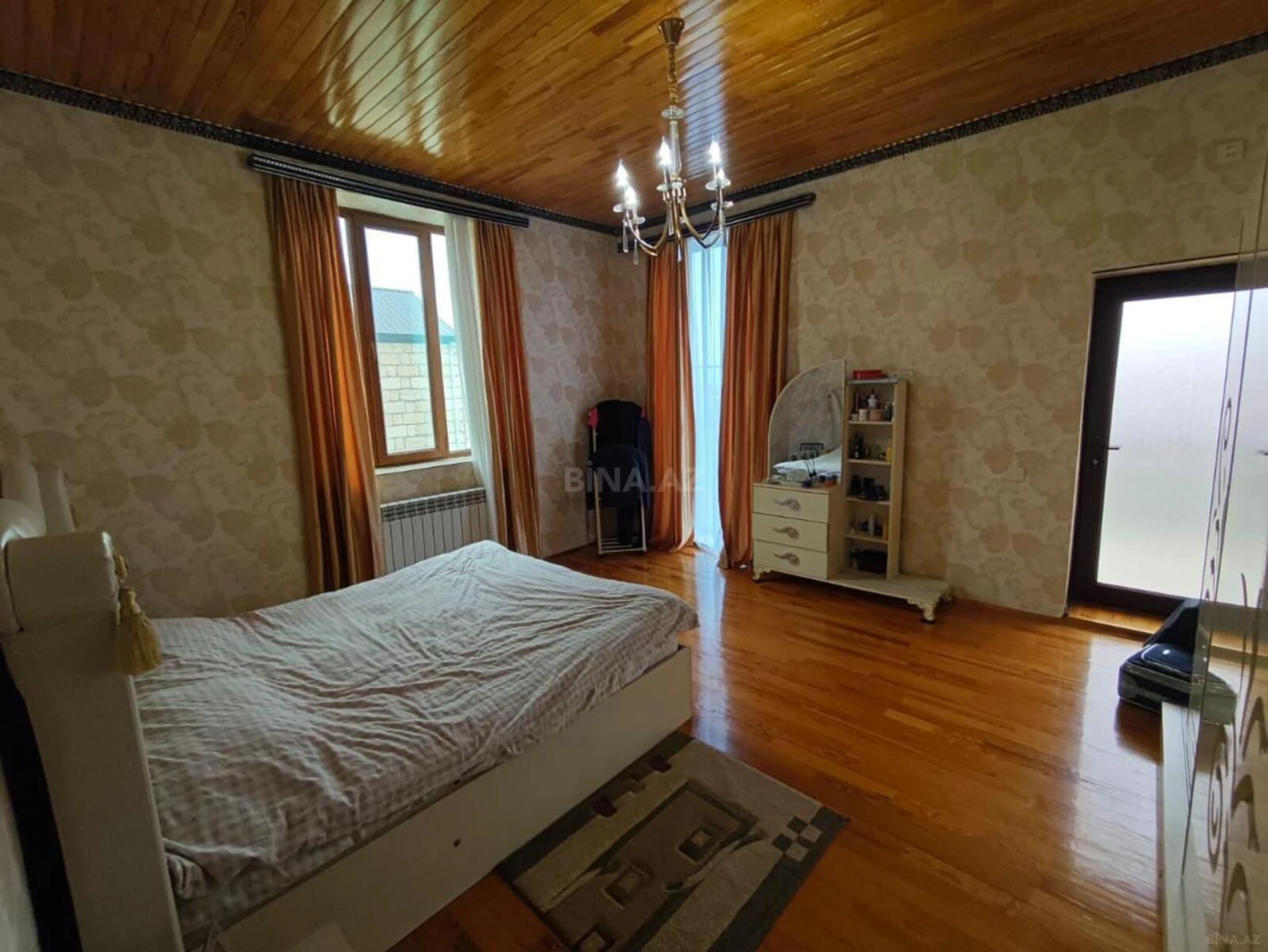 Satılır 4 otaqlı həyət evi 200 m²