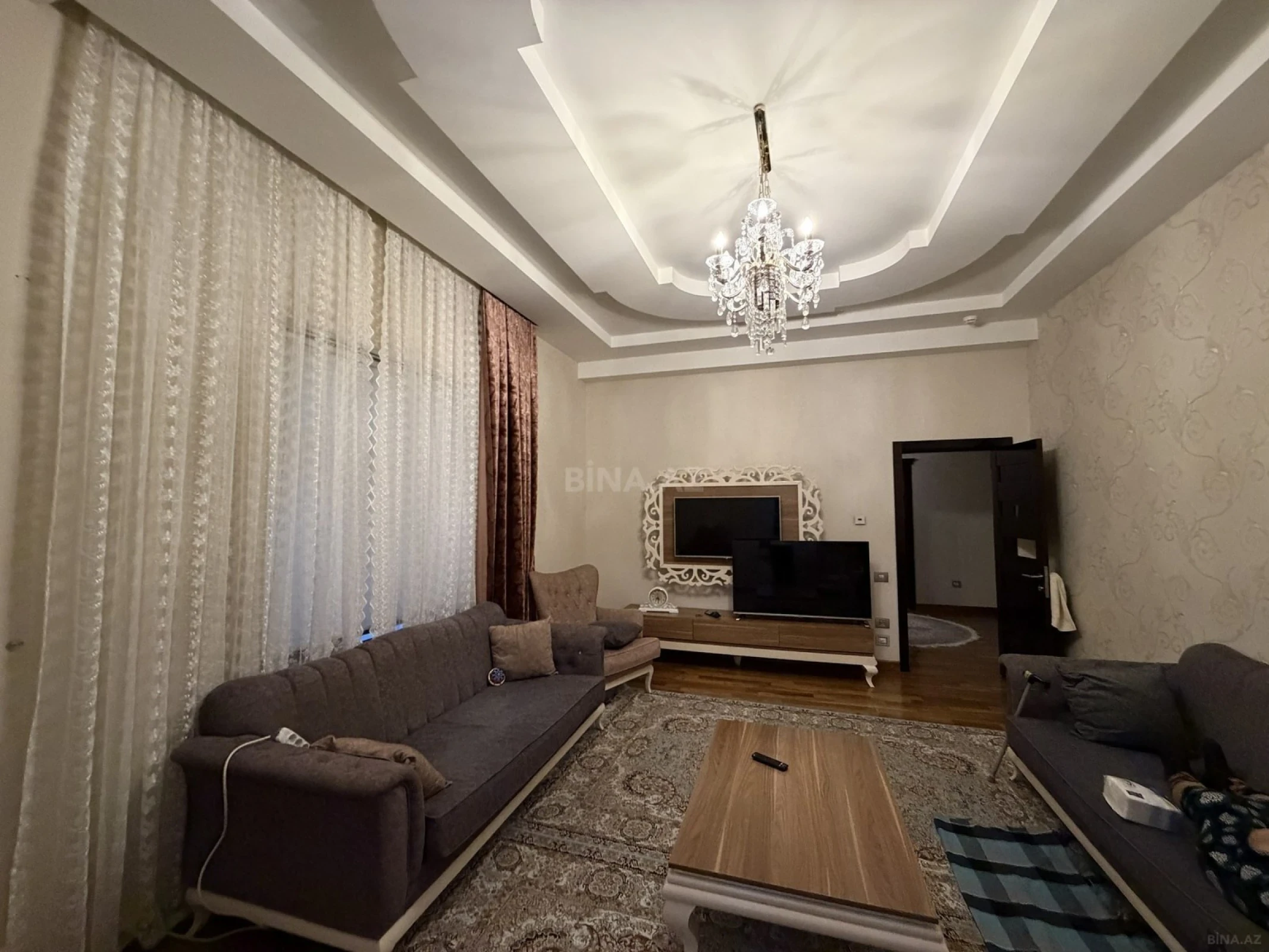 Satılır 7 otaqlı həyət evi 600 m²