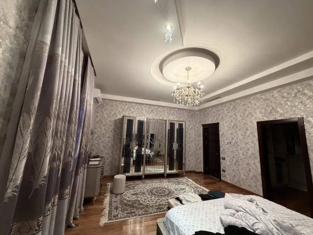 Satılır 7 otaqlı həyət evi 600 m²