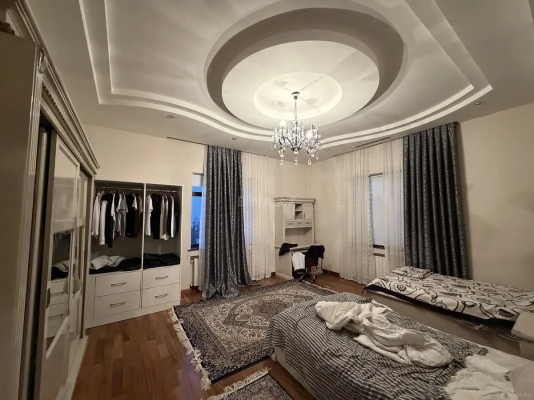 Satılır 7 otaqlı həyət evi 600 m²