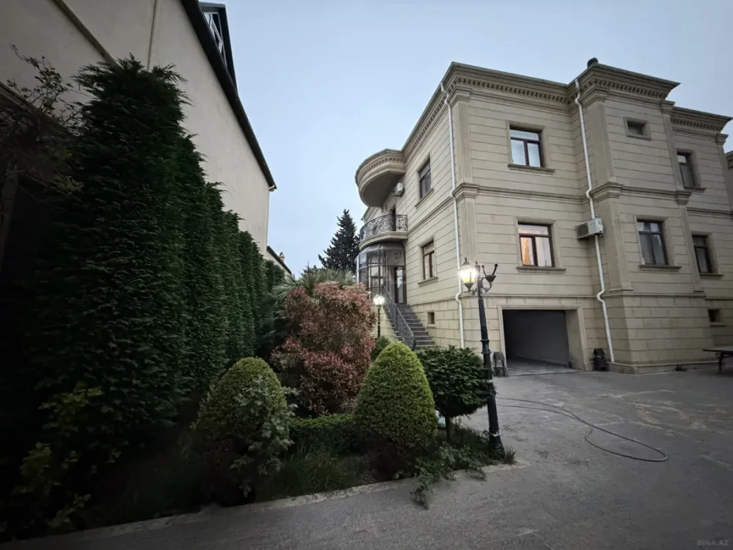 Satılır 7 otaqlı həyət evi 600 m²
