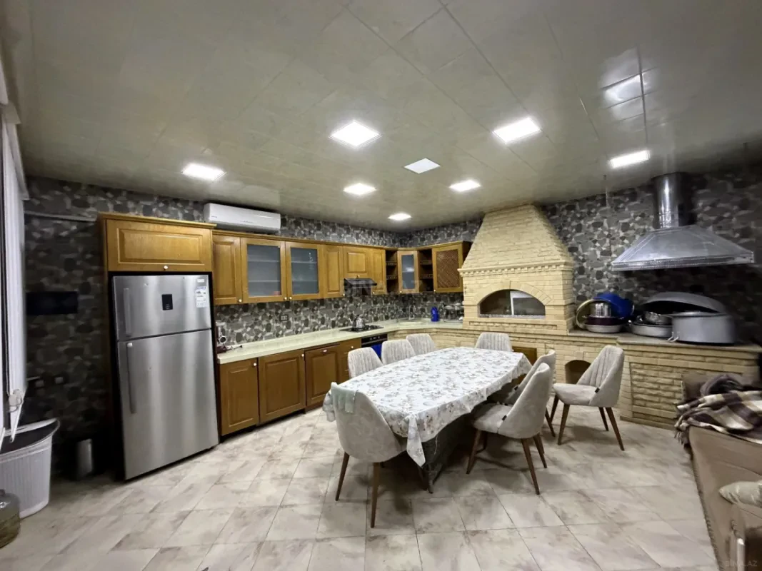 Satılır 7 otaqlı həyət evi 600 m²
