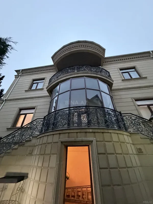 Satılır 7 otaqlı həyət evi 600 m²