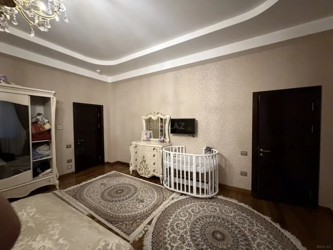Satılır 7 otaqlı həyət evi 600 m²