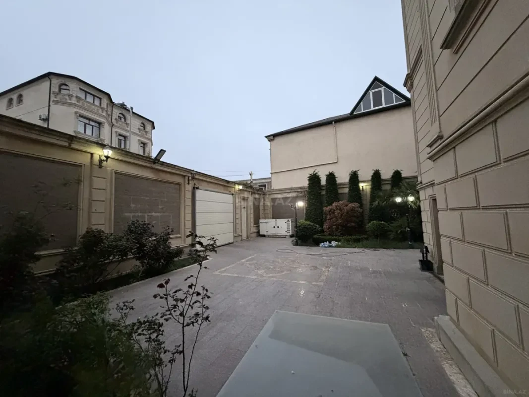 Satılır 7 otaqlı həyət evi 600 m²