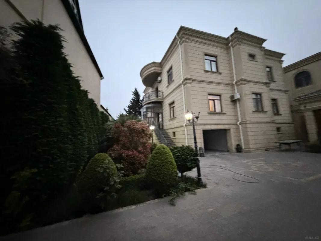 Satılır 7 otaqlı həyət evi 600 m²