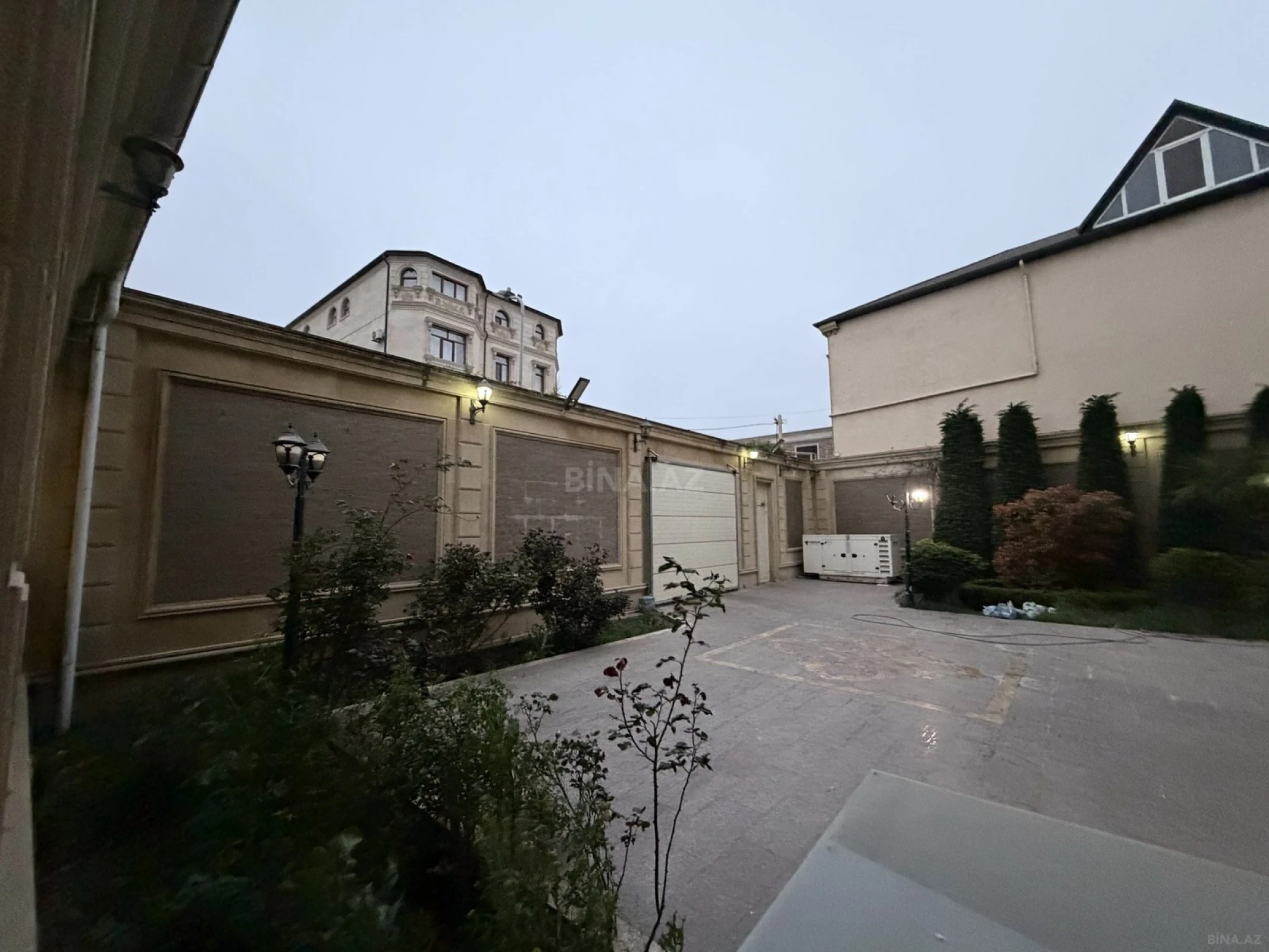 Satılır 7 otaqlı həyət evi 600 m²