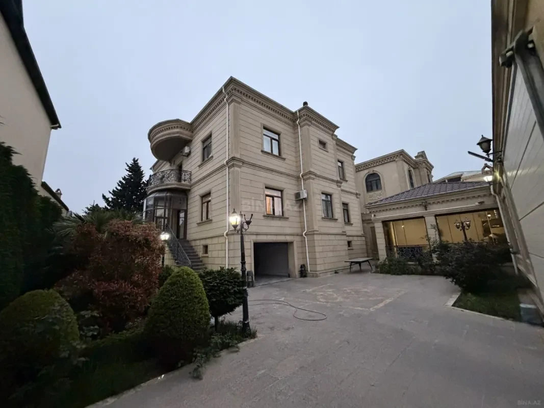 Satılır 7 otaqlı həyət evi 600 m²