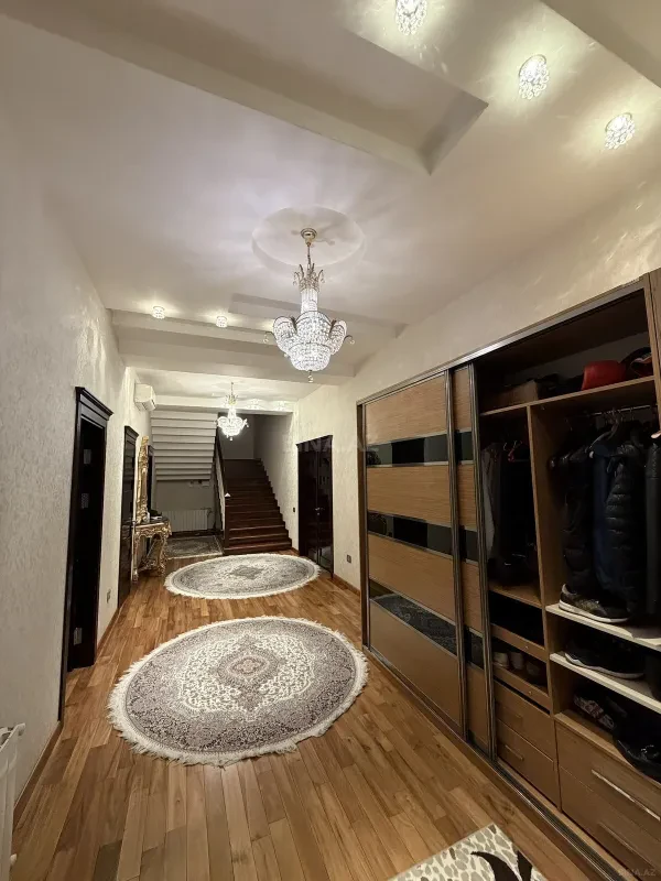 Satılır 7 otaqlı həyət evi 600 m²