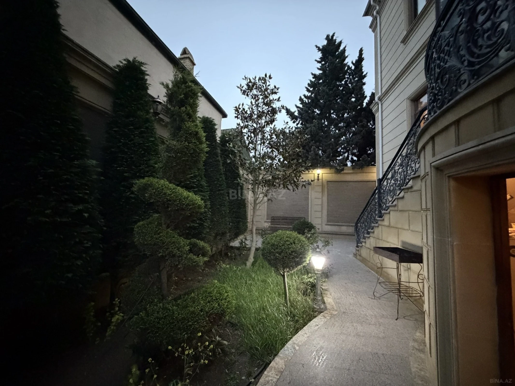 Satılır 7 otaqlı həyət evi 600 m²