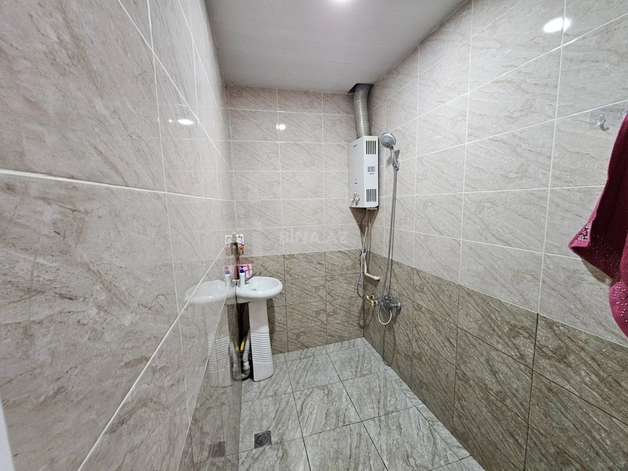 Satılır 4 otaqlı mənzil 110 m²