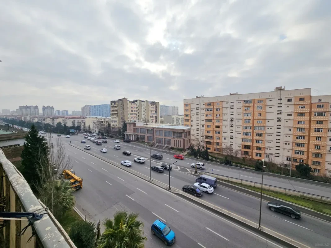Satılır 4 otaqlı mənzil 110 m²