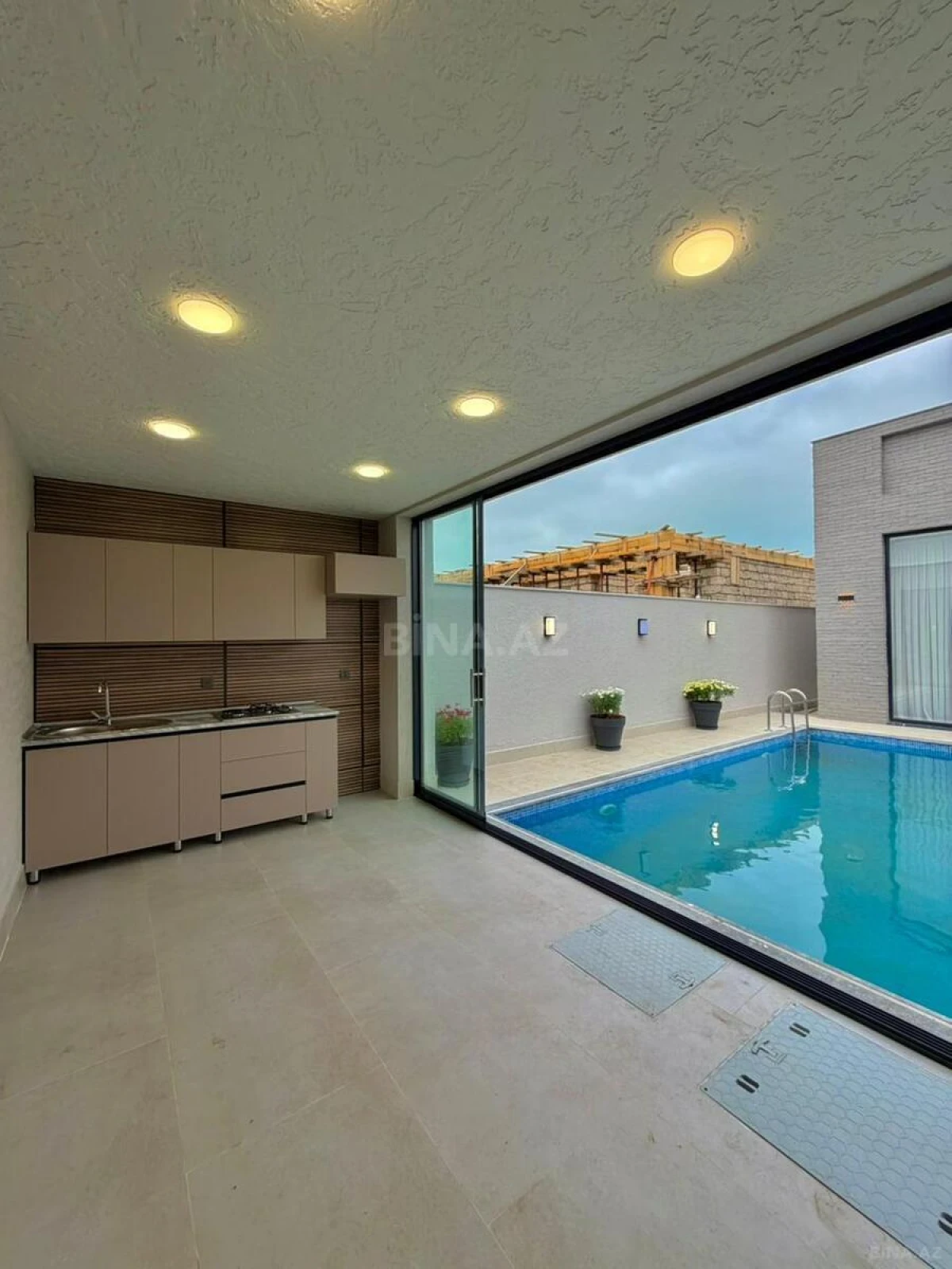 Satılır 4 otaqlı həyət evi 160 m²