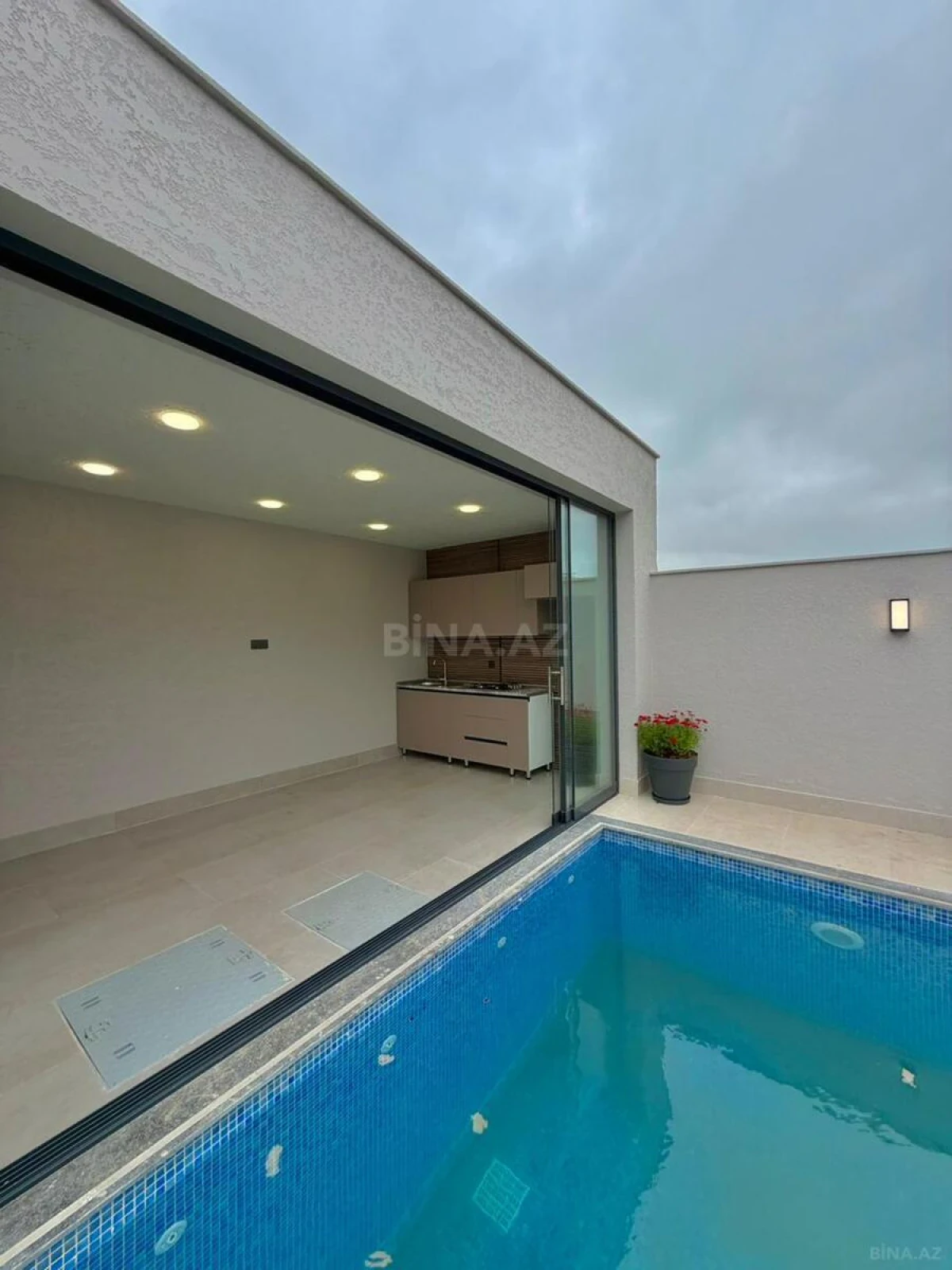 Satılır 4 otaqlı həyət evi 160 m²