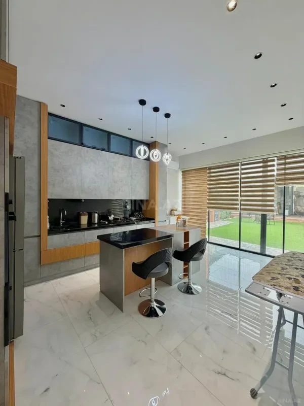 Satılır 4 otaqlı həyət evi 220 m²