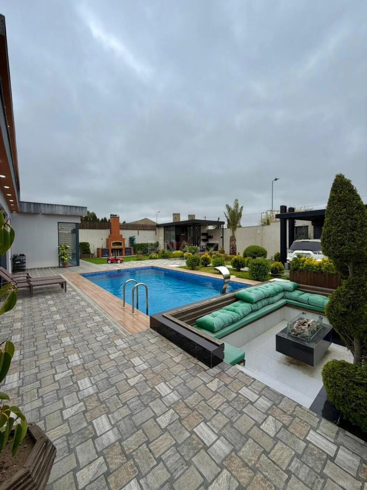 Satılır 4 otaqlı həyət evi 220 m²