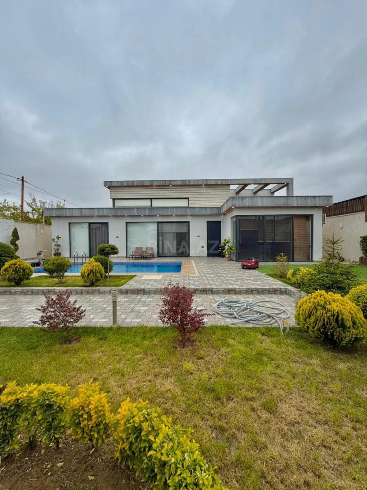 Satılır 4 otaqlı həyət evi 220 m²