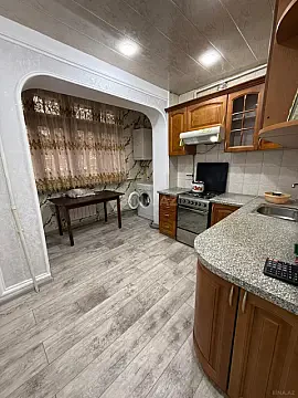 Kirayə verilir 2 otaqlı mənzil 75 m²